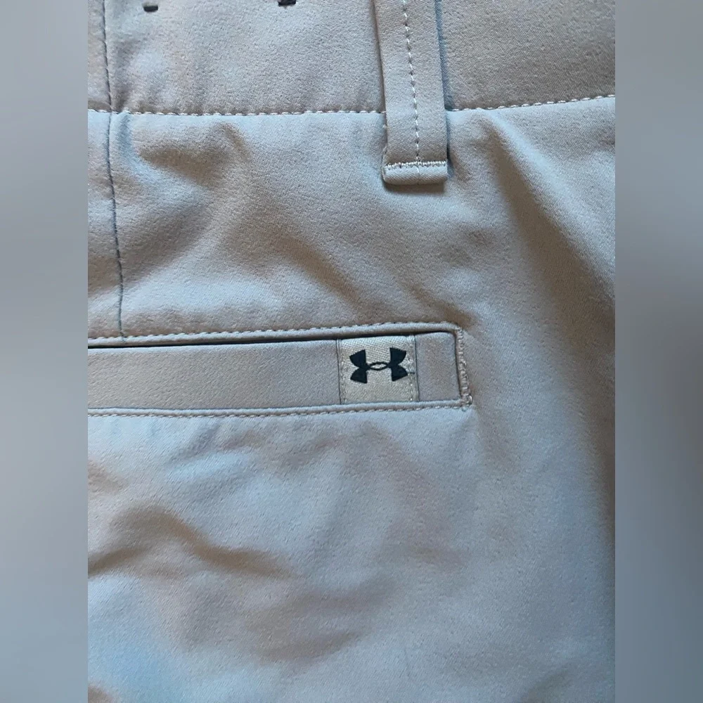 Under Armour Mens plus size 42 Light Gray HeatGear Shorts golf sports shorts